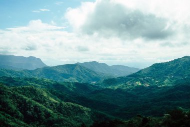 Kuzey Tayland 'da Khao Kho Bölgesi Phetchabun Eyaleti' ndeki dağların manzarası. 