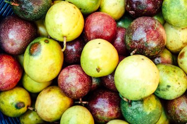 Taze tutku meyvelerini kapatın.