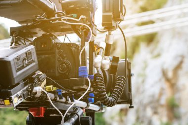 Film endüstrisi. Profesyonel kamera arkaplanı ile çekim