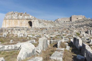 Küçük Asya kıyılarında Yunanlılar tarafından kurulan Milet, tarih yıldönümlerinde matematikçi Thales ve iki ünlü filozof, Anaxagoras ve Anaximander'in doğum yeri olarak hatırlanacaktır. Milet aynı zamanda en eski ve m