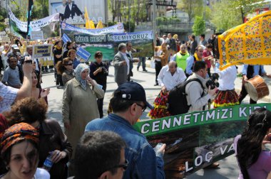 25 Nisan 2010 İstanbulturkey.Protestocular hidroelektrik santrallerine karşı mücadele ediyor.