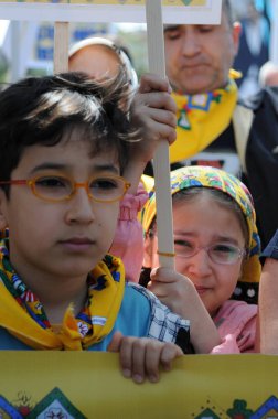 25 Nisan 2010 İstanbulturkey.Protestocular hidroelektrik santrallerine karşı mücadele ediyor.