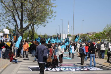 25 Nisan 2010 İstanbulturkey.Protestocular hidroelektrik santrallerine karşı mücadele ediyor.