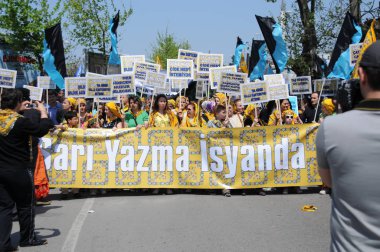 25 Nisan 2010 İstanbulturkey.Protestocular hidroelektrik santrallerine karşı mücadele ediyor.