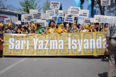 25 Nisan 2010 İstanbulturkey.Protestocular hidroelektrik santrallerine karşı mücadele ediyor.