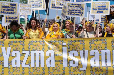 25 Nisan 2010 İstanbulturkey.Protestocular hidroelektrik santrallerine karşı mücadele ediyor.