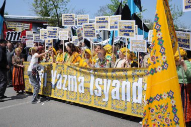 25 Nisan 2010 İstanbulturkey.Protestocular hidroelektrik santrallerine karşı mücadele ediyor.