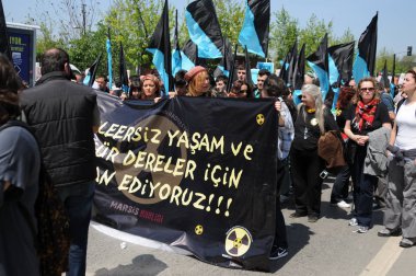 25 Nisan 2010 İstanbulturkey.Protestocular hidroelektrik santrallerine karşı mücadele ediyor.