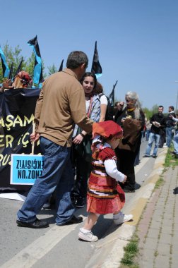 25 Nisan 2010 İstanbulturkey.Protestocular hidroelektrik santrallerine karşı mücadele ediyor.