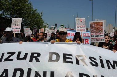25 Nisan 2010 İstanbulturkey.Protestocular hidroelektrik santrallerine karşı mücadele ediyor.