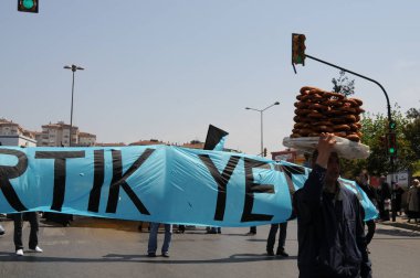 25 Nisan 2010 İstanbulturkey.Protestocular hidroelektrik santrallerine karşı mücadele ediyor.