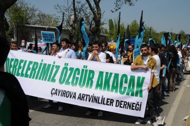 25 Nisan 2010 İstanbulturkey.Protestocular hidroelektrik santrallerine karşı mücadele ediyor.