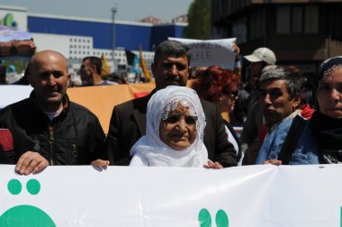 25 Nisan 2010 İstanbulturkey.Protestocular hidroelektrik santrallerine karşı mücadele ediyor.