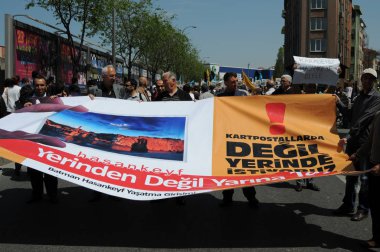 25 Nisan 2010 İstanbulturkey.Protestocular hidroelektrik santrallerine karşı mücadele ediyor.