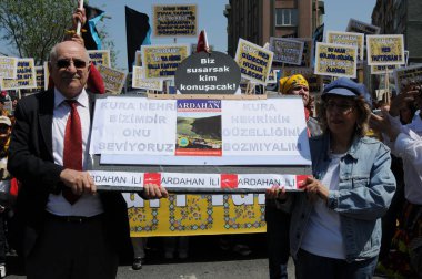 25 Nisan 2010 İstanbulturkey.Protestocular hidroelektrik santrallerine karşı mücadele ediyor.