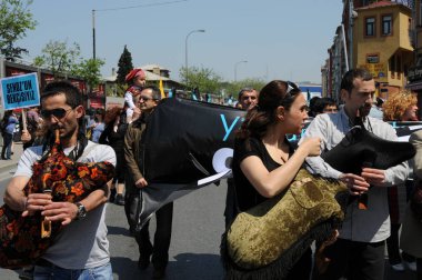 25 Nisan 2010 İstanbulturkey.Protestocular hidroelektrik santrallerine karşı mücadele ediyor.