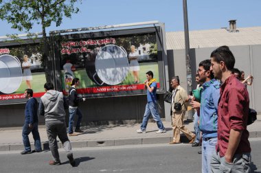 25 Nisan 2010 İstanbulturkey.Protestocular hidroelektrik santrallerine karşı mücadele ediyor.