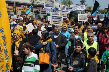 25 Nisan 2010 İstanbulturkey.Protestocular hidroelektrik santrallerine karşı mücadele ediyor.