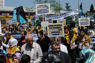 25 Nisan 2010 İstanbulturkey.Protestocular hidroelektrik santrallerine karşı mücadele ediyor.
