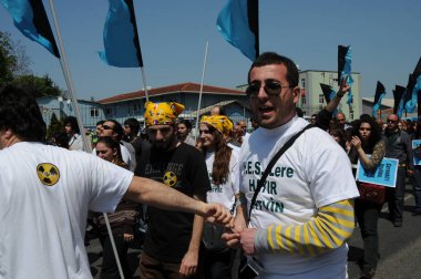 25 Nisan 2010 İstanbulturkey.Protestocular hidroelektrik santrallerine karşı mücadele ediyor.