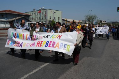 25 Nisan 2010 İstanbulturkey.Protestocular hidroelektrik santrallerine karşı mücadele ediyor.