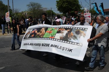 25 Nisan 2010 İstanbulturkey.Protestocular hidroelektrik santrallerine karşı mücadele ediyor.
