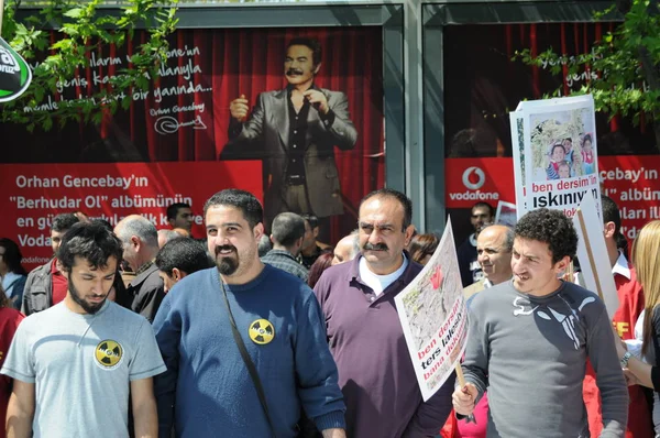 April 2010 Istanbulturkey Demonstranten Worstelen Tegen Waterkrachtcentrales — Stockfoto