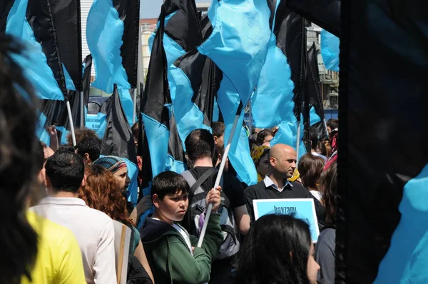 25 Nisan 2010 İstanbulturkey.Protestocular hidroelektrik santrallerine karşı mücadele ediyor.