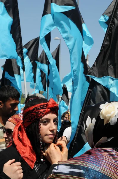 25 Nisan 2010 İstanbulturkey.Protestocular hidroelektrik santrallerine karşı mücadele ediyor.