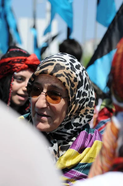 25 Nisan 2010 İstanbulturkey.Protestocular hidroelektrik santrallerine karşı mücadele ediyor.