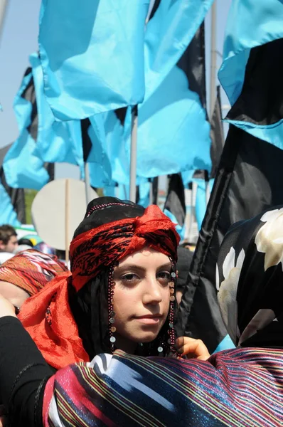 25 Nisan 2010 İstanbulturkey.Protestocular hidroelektrik santrallerine karşı mücadele ediyor.