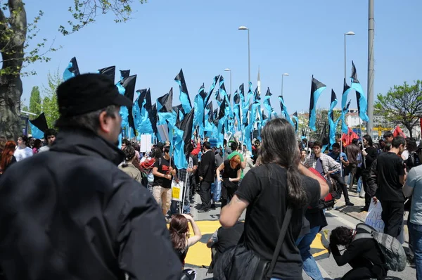 25 Nisan 2010 İstanbulturkey.Protestocular hidroelektrik santrallerine karşı mücadele ediyor.