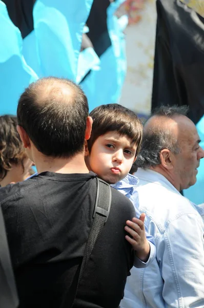 25 Nisan 2010 İstanbulturkey.Protestocular hidroelektrik santrallerine karşı mücadele ediyor.