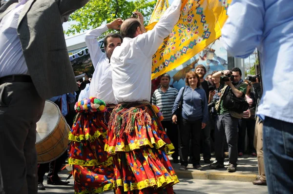25 Nisan 2010 İstanbulturkey.Protestocular hidroelektrik santrallerine karşı mücadele ediyor.