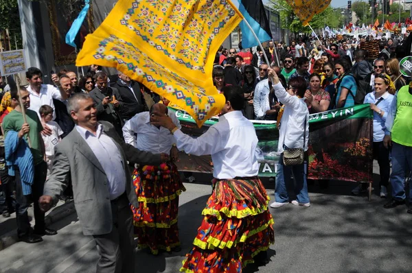 25 Nisan 2010 İstanbulturkey.Protestocular hidroelektrik santrallerine karşı mücadele ediyor.