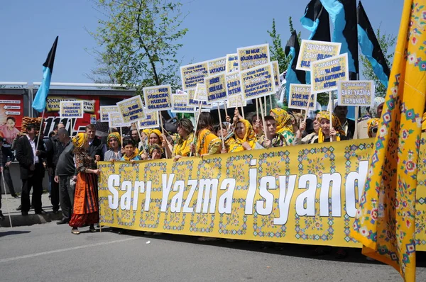 25 Nisan 2010 İstanbulturkey.Protestocular hidroelektrik santrallerine karşı mücadele ediyor.