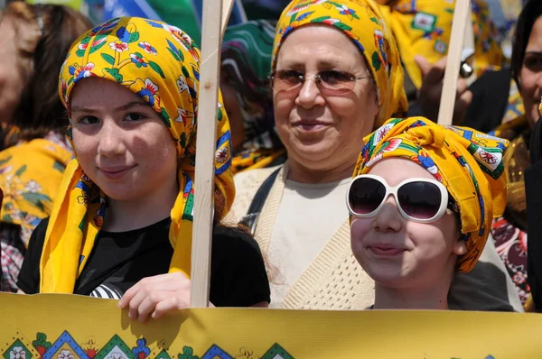 25 Nisan 2010 İstanbulturkey.Protestocular hidroelektrik santrallerine karşı mücadele ediyor.