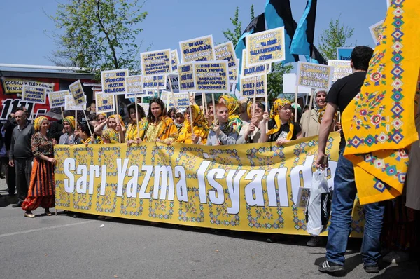25 Nisan 2010 İstanbulturkey.Protestocular hidroelektrik santrallerine karşı mücadele ediyor.