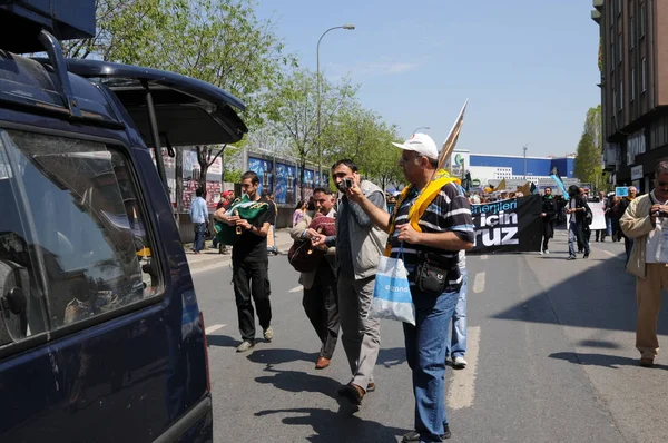 25 Nisan 2010 İstanbulturkey.Protestocular hidroelektrik santrallerine karşı mücadele ediyor.