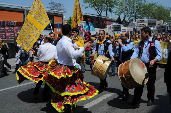 25 Nisan 2010 İstanbulturkey.Protestocular hidroelektrik santrallerine karşı mücadele ediyor.
