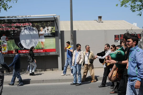 25 Nisan 2010 İstanbulturkey.Protestocular hidroelektrik santrallerine karşı mücadele ediyor.