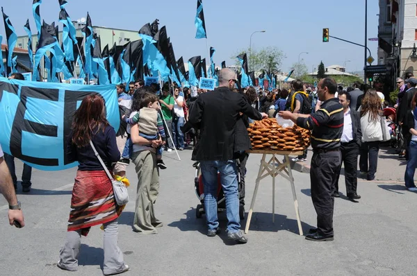 25 Nisan 2010 İstanbulturkey.Protestocular hidroelektrik santrallerine karşı mücadele ediyor.