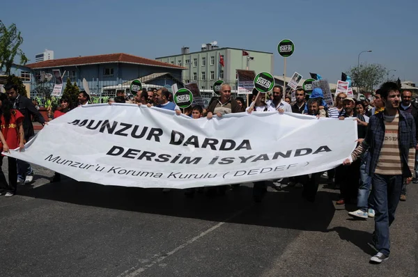 Nisan 2010 Stanbulturkey Protestocular Hidroelektrik Santrallerine Karşı Mücadele Ediyor — Stok fotoğraf