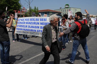 25 Nisan 2010 İstanbulturkey.Protestocular hidroelektrik santrallerine karşı mücadele ediyor.