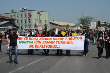 25 Nisan 2010 İstanbulturkey.Protestocular hidroelektrik santrallerine karşı mücadele ediyor.