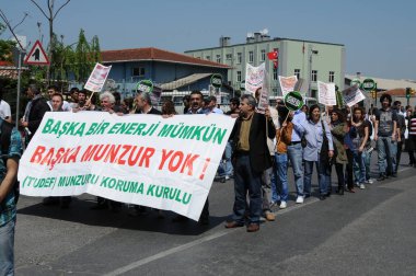 25 Nisan 2010 İstanbulturkey.Protestocular hidroelektrik santrallerine karşı mücadele ediyor.