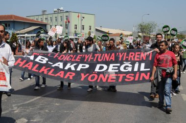25 Nisan 2010 İstanbulturkey.Protestocular hidroelektrik santrallerine karşı mücadele ediyor.