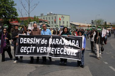 25 Nisan 2010 İstanbulturkey.Protestocular hidroelektrik santrallerine karşı mücadele ediyor.
