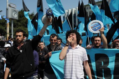 25 Nisan 2010 İstanbulturkey.Protestocular hidroelektrik santrallerine karşı mücadele ediyor.