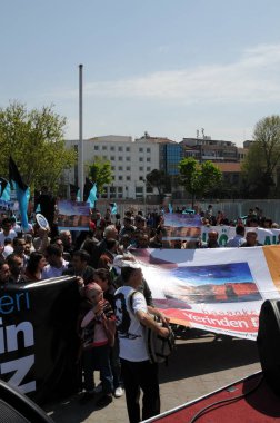 25 Nisan 2010 İstanbulturkey.Protestocular hidroelektrik santrallerine karşı mücadele ediyor.